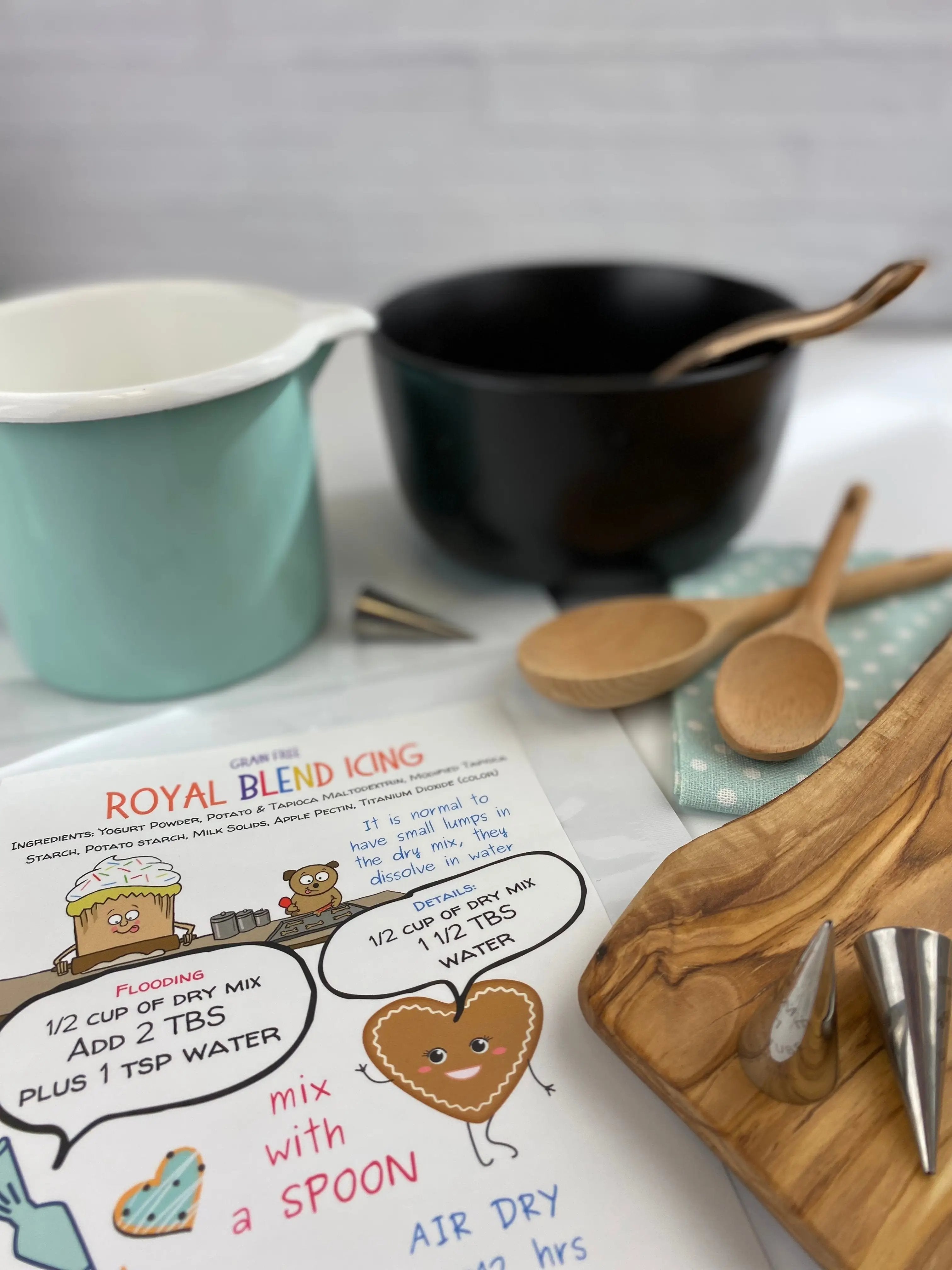 Royal Blend Royal Icing for Dogs Recipe Dries Hard Pastries 4