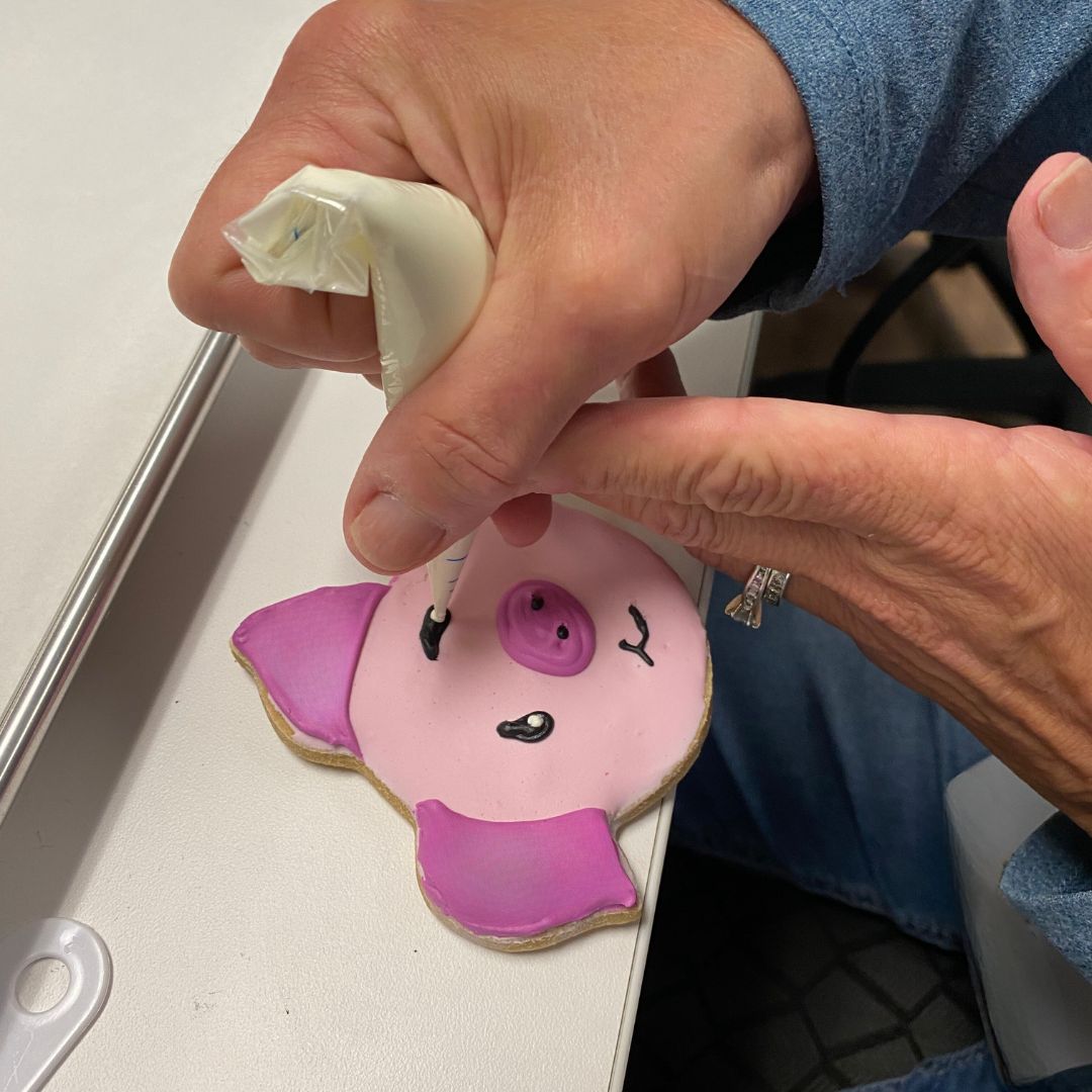 Royal Blend Royal Icing for Dogs Recipe Dries Hard Pastries 4